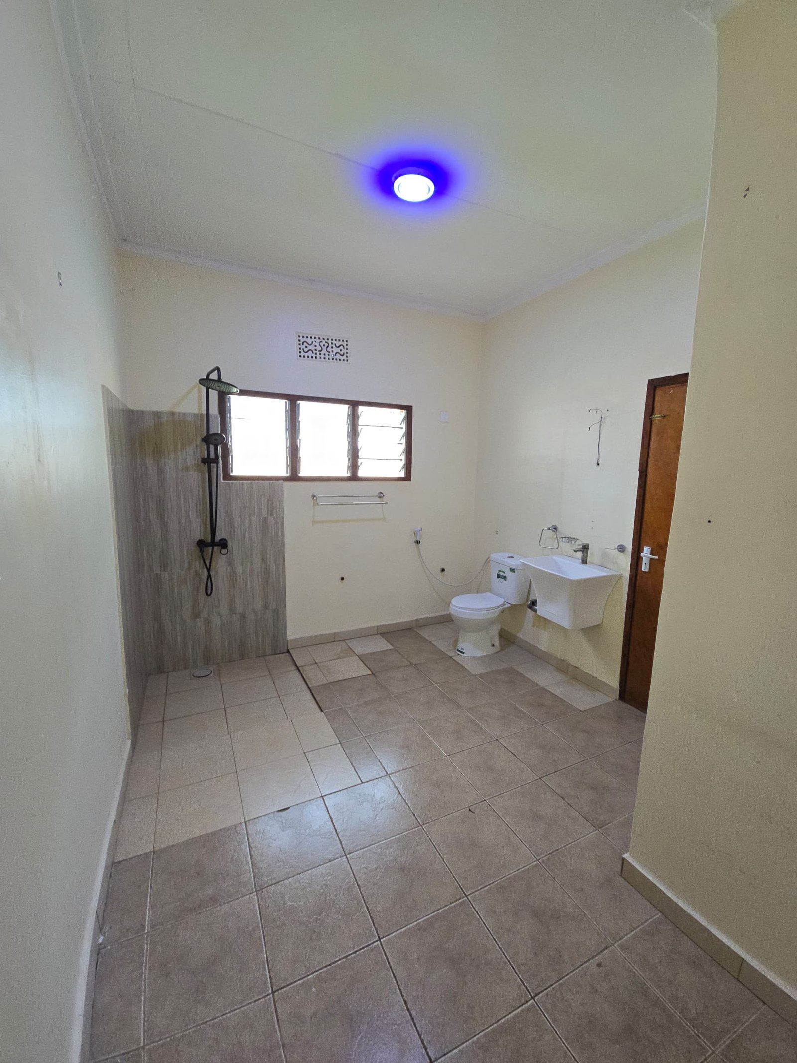 Nyumba inauzwa chanika inaviumba vi3 nasebule