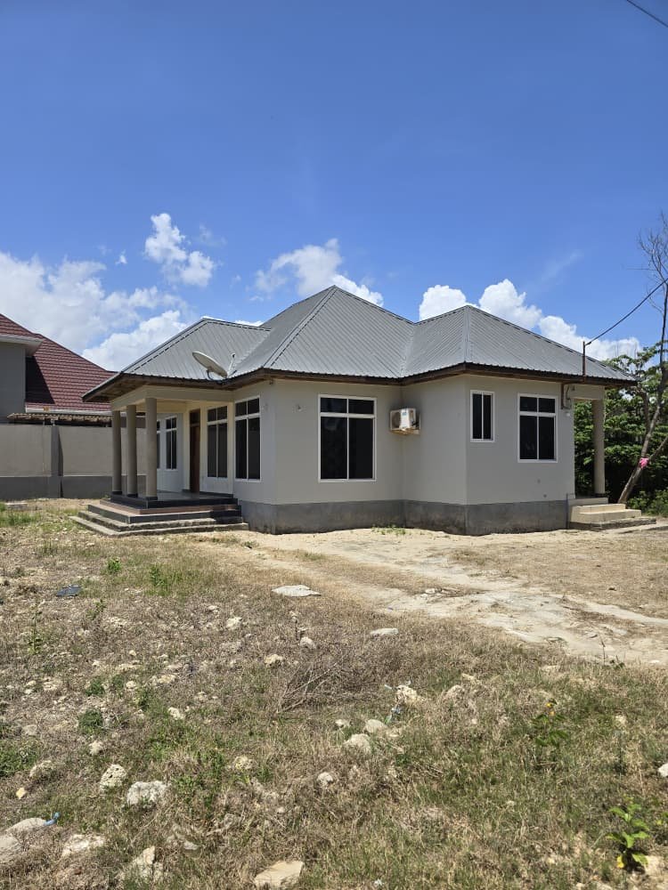 Nyumba inauzuwa ipo mbuweni  karibuni