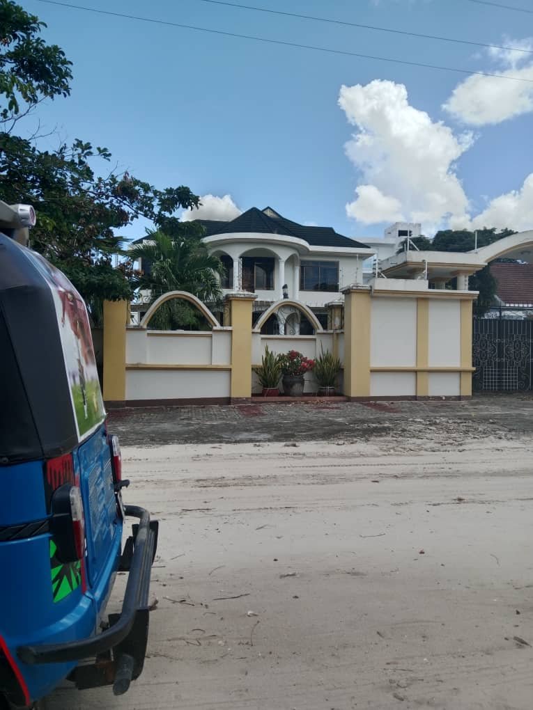 Nyumba ipo mkulasini  nimpiya  nyumba inauzuwa