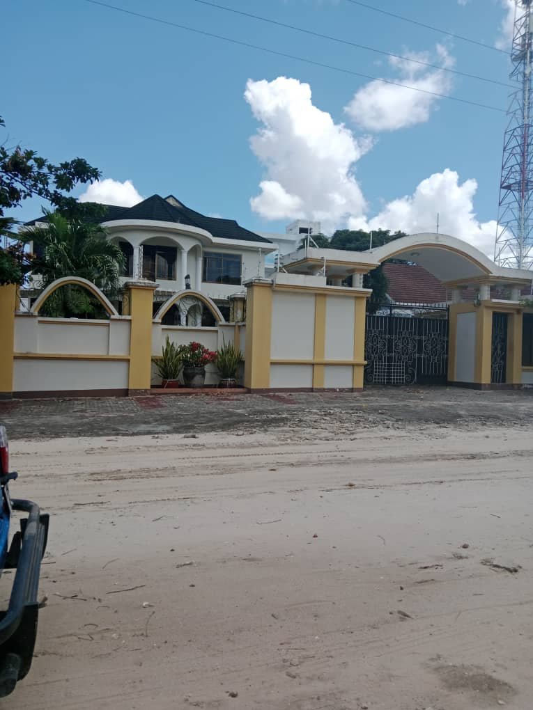 Nyumba ipo mkulasini  nimpiya  nyumba inauzuwa