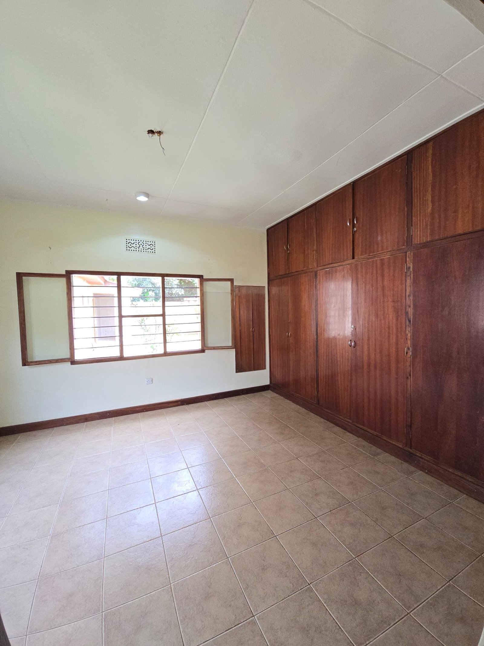 Nyumba inauzwa chanika inaviumba vi3 nasebule