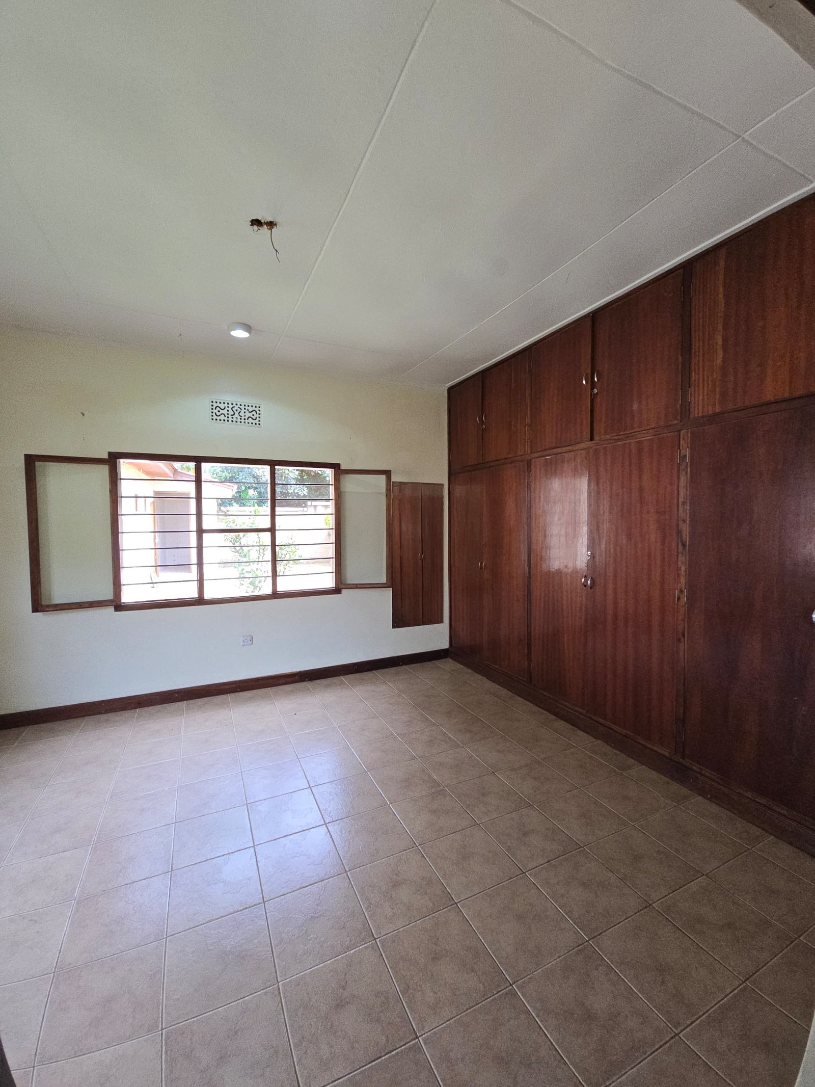 Nyumba inauzwa chanika inaviumba vi3 nasebule